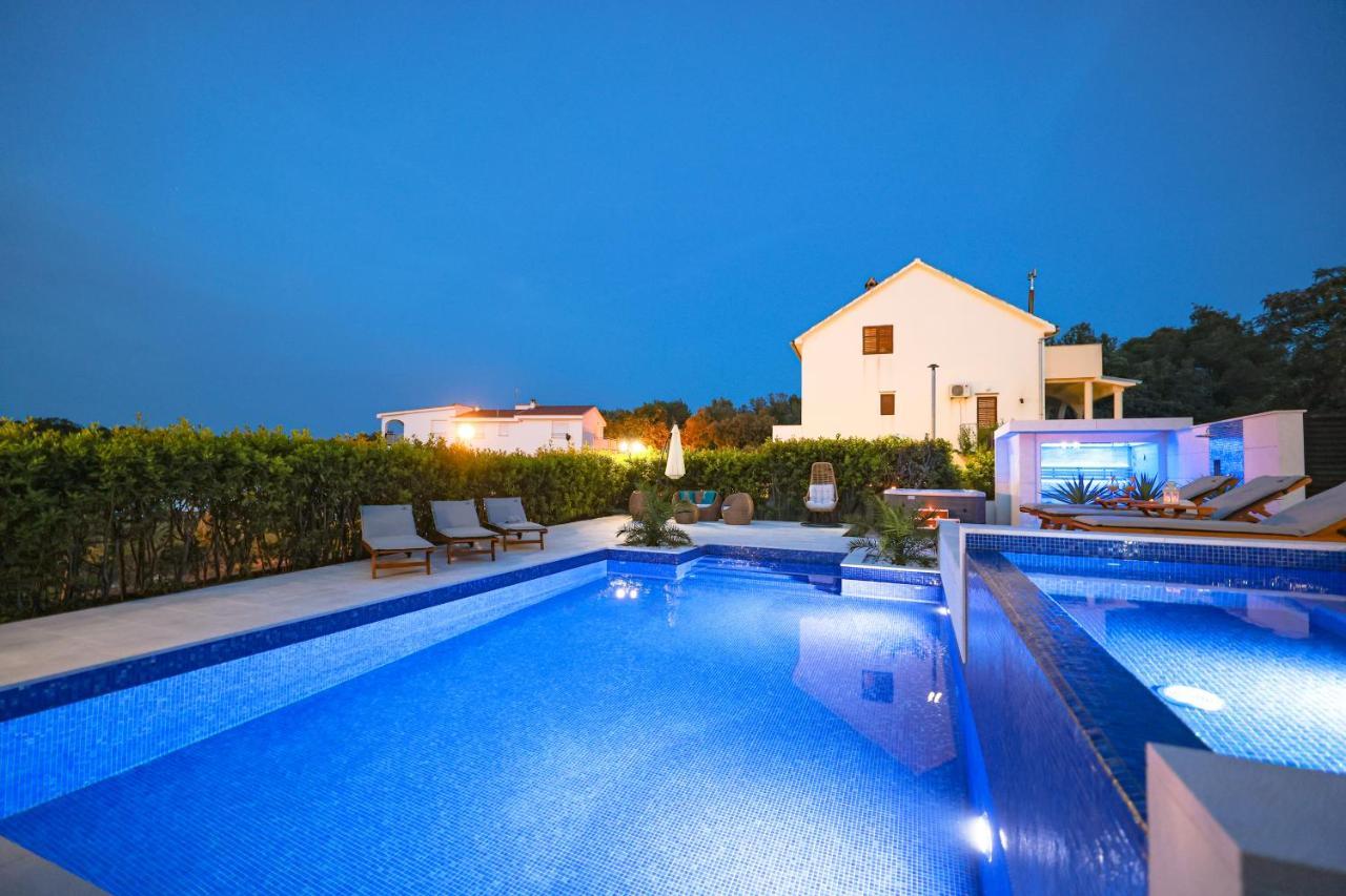 Villa Pino With Pool, Sauna & Jacuzzi Petrčane Extérieur photo
