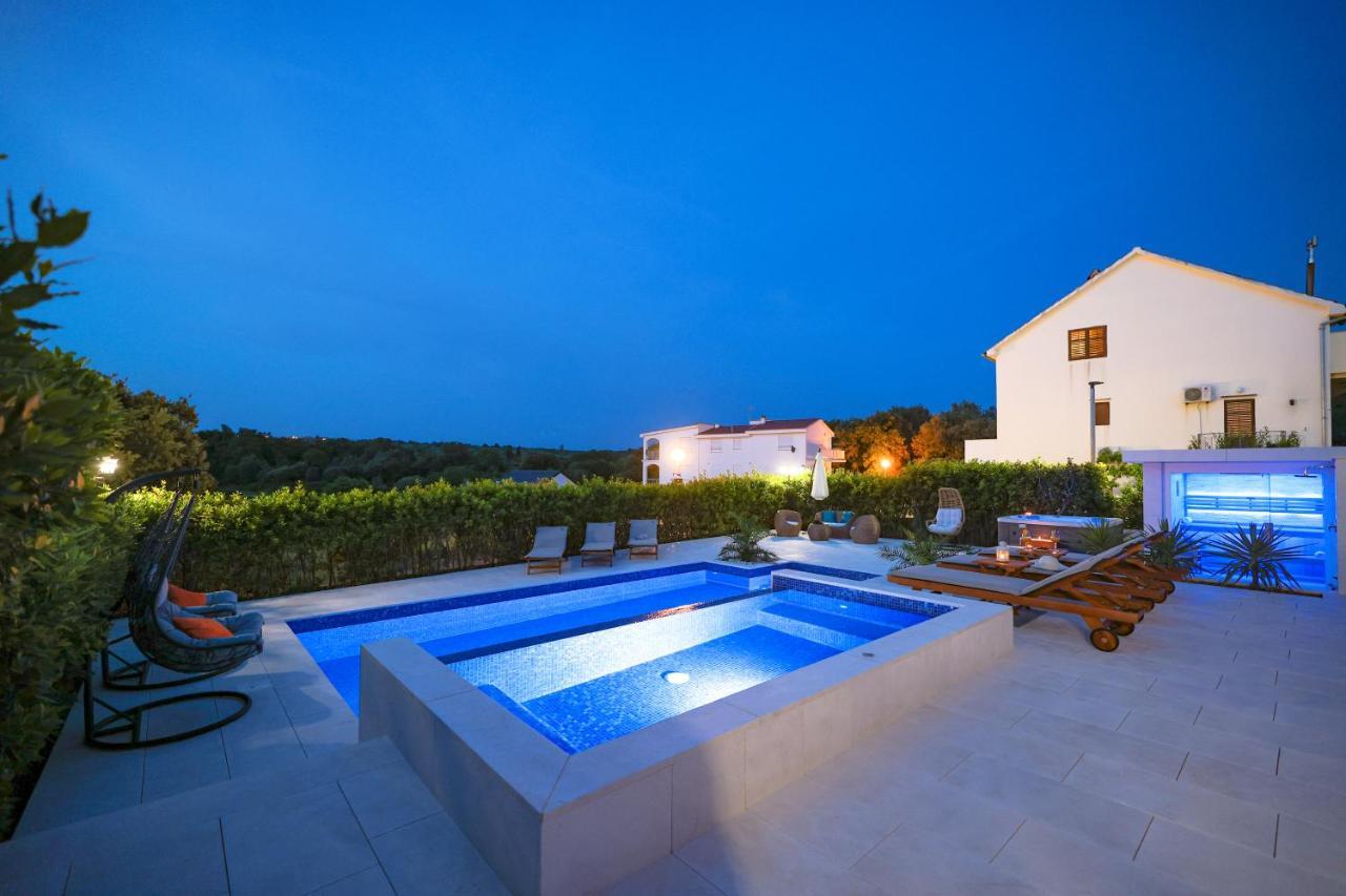 Villa Pino With Pool, Sauna & Jacuzzi Petrčane Extérieur photo